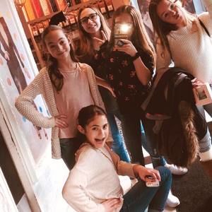 Meet your Posher, Olivia